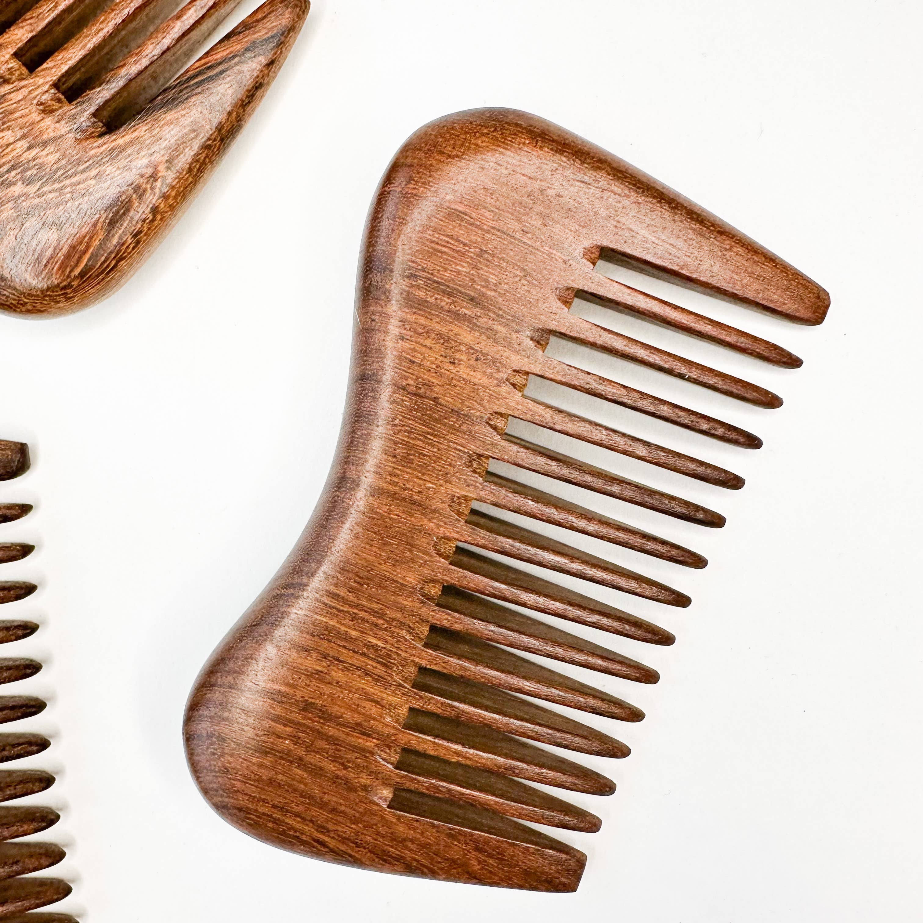 Smile Boutiques - Eco-Friendly Natural Sandalwood Detangling Comb