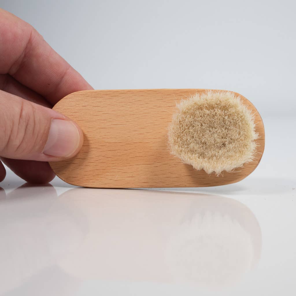 Dry brush for face